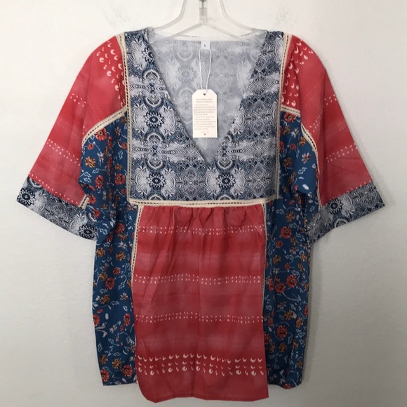 me too Tops - CUTE TOP BY ME TOO SIZE LARGE SILKY FEEL NEW WITH TAGS EXCELLENT CONDITION!